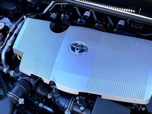 Used 2022 Toyota Prius LE image 31