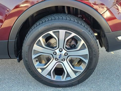 Certified 2018 Ford Explorer Platinum image 9