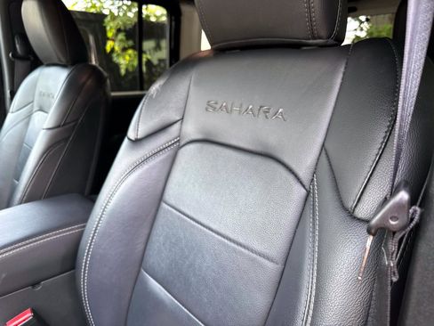 Used 2022 Jeep Wrangler Unlimited Sahara w/ Cold Weather Group image 11