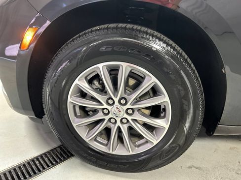 Used 2024 Buick Enclave Essence w/ Technology Package FWD image 9