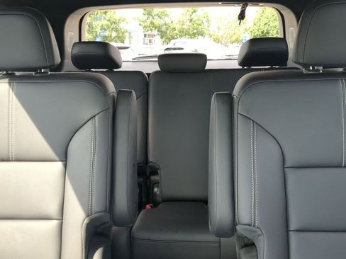Used 2025 GMC Acadia Elevation w/ Elevation Premium Package FWD image 22