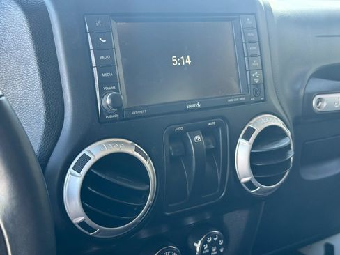 Used 2011 Jeep Wrangler Rubicon w/ PWR Convenience Group AWD/4WD image 20
