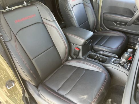 Used 2025 Jeep Gladiator Rubicon AWD/4WD image 11