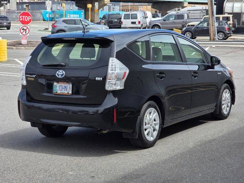 Used 2014 Toyota Prius V Three image 7