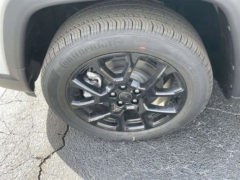 New 2026 Jeep Compass Latitude image 38