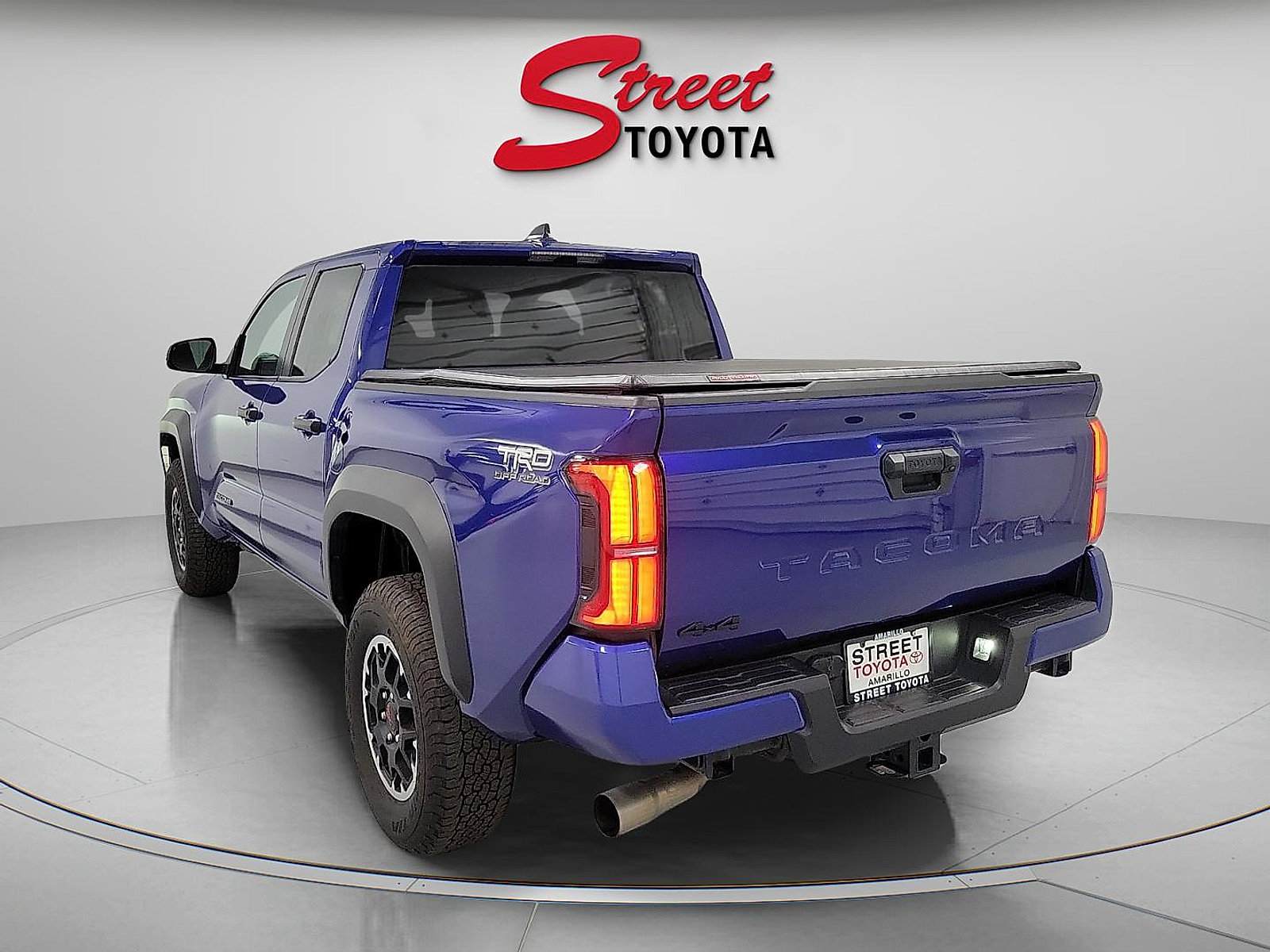 Certified 2025 Toyota Tacoma TRD Off-Road AWD/4WD image 2