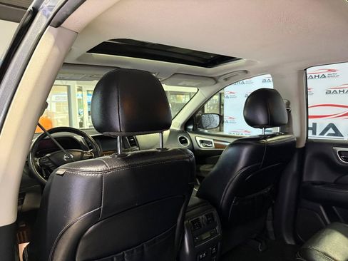 Used 2020 Nissan Pathfinder Platinum image 38