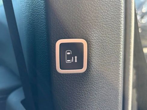 New 2026 Chrysler Pacifica Limited w/ S Appearance Package image 11