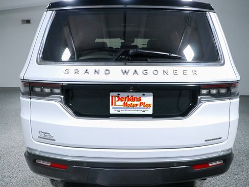 Used 2022 Jeep Grand Wagoneer Series III w/ HD Trailer Tow Package AWD/4WD image 8