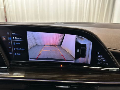 Used 2021 Cadillac Escalade Premium Luxury AWD/4WD image 19