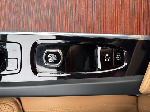 Used 2023 Volvo XC60 T8 Ultimate w/ Climate Package image 35