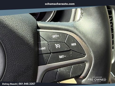 Used 2019 Jeep Grand Cherokee Laredo AWD/4WD image 24