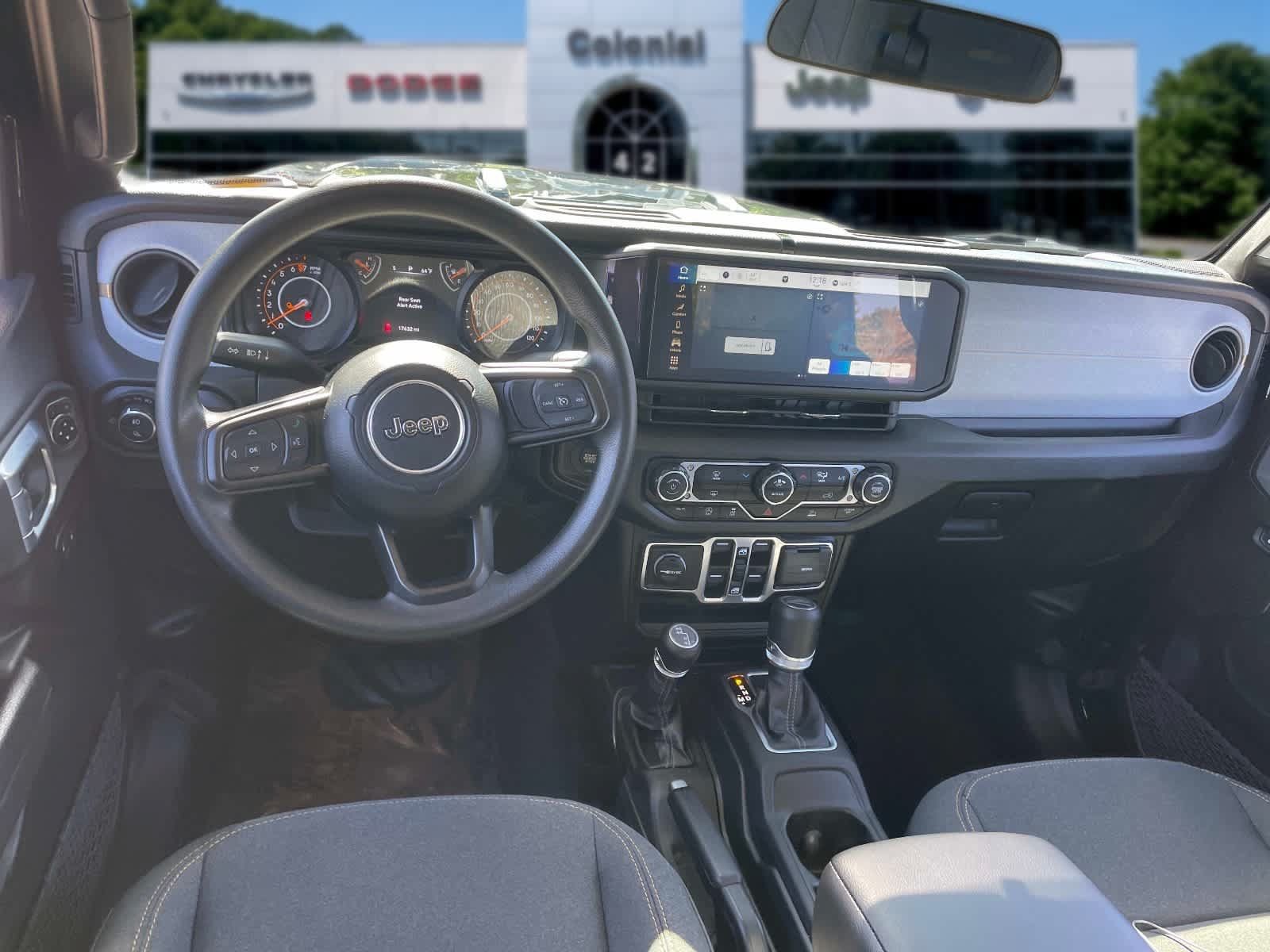 Used 2025 Jeep Gladiator Sport AWD/4WD image 13
