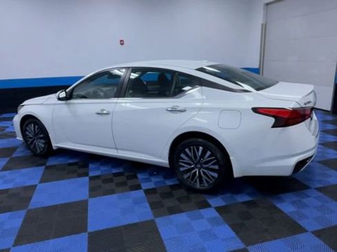 Used 2023 Nissan Altima 2.5 SV AWD/4WD image 6