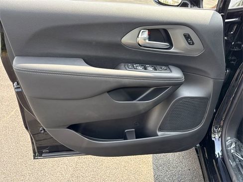 New 2025 Chrysler Pacifica Select image 11