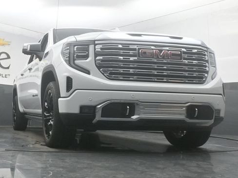 Used 2023 GMC Sierra 1500 Denali AWD/4WD image 3