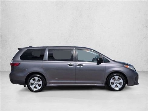 Used 2020 Toyota Sienna L image 4
