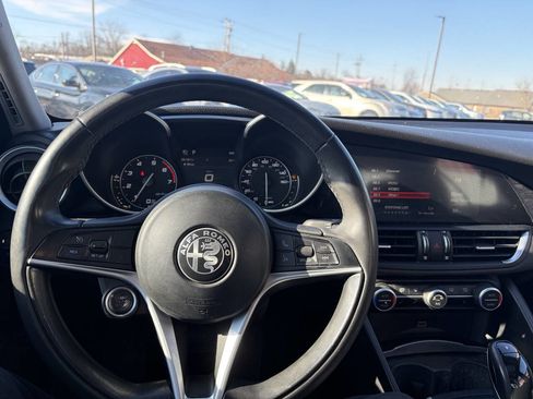 Used 2018 Alfa Romeo Giulia AWD image 22