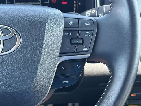 Used 2025 Toyota Camry SE FWD image 27