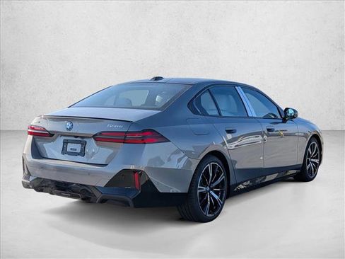 New 2026 BMW 550e xDrive w/ Premium Package image 2