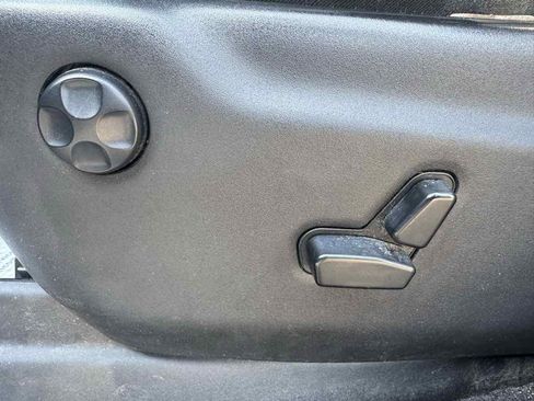 Used 2017 Jeep Grand Cherokee Limited image 18