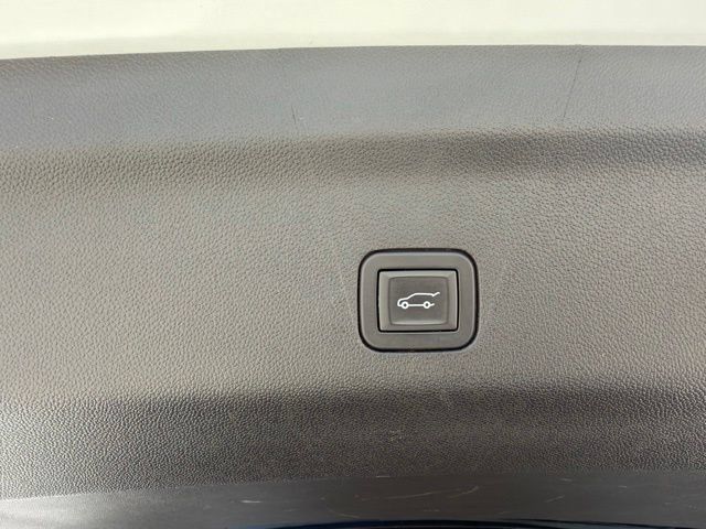 Used 2025 Chevrolet Suburban High Country AWD/4WD image 30