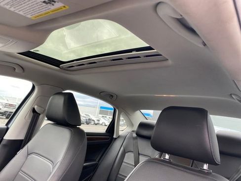 Used 2022 Volkswagen Passat 2.0T image 14