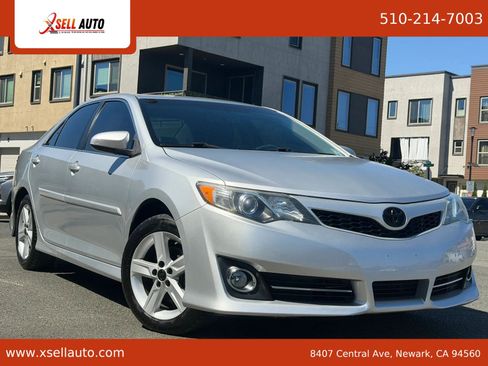 Used 2013 Toyota Camry SE w/ Convenience Pkg FWD image 1