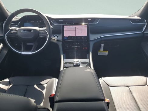 New 2025 Jeep Grand Cherokee Limited w/ Luxury Tech Group II image 24