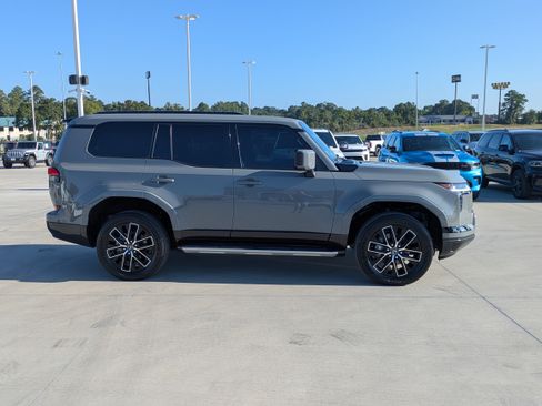 Used 2024 Lexus GX 550 w/ Cold Area Package AWD/4WD image 6