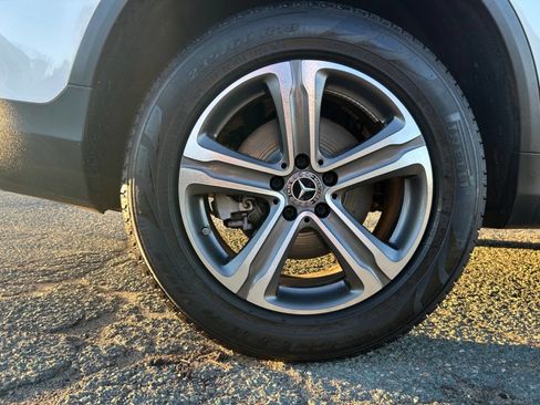 Used 2019 Mercedes-Benz GLC 300 4MATIC w/ Multimedia Package image 32