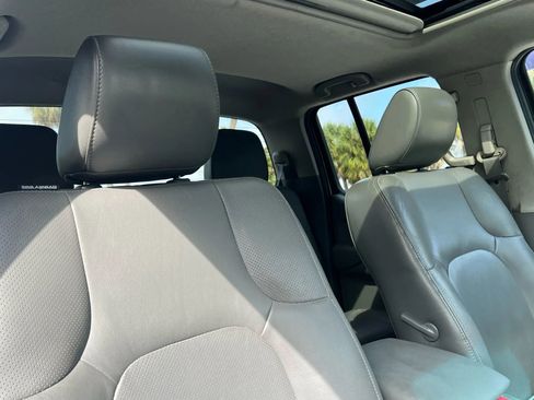 Used 2012 Nissan Frontier SL w/ Moonroof Pkg image 31