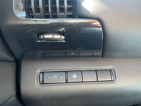 Used 2024 Nissan Pathfinder SV image 17