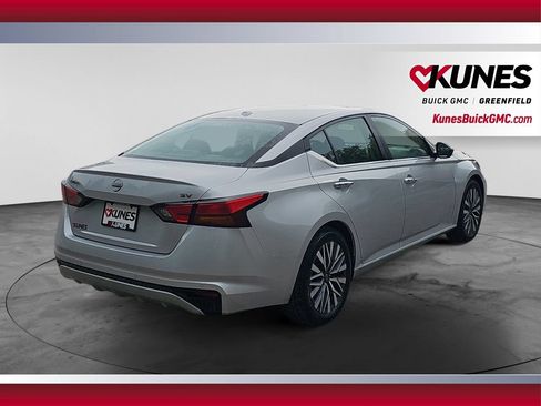 Used 2024 Nissan Altima 2.5 SV FWD image 10