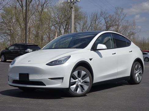 Used 2021 Tesla Model Y Long Range image 1