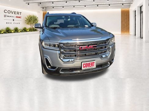 Used 2023 GMC Acadia SLT w/ Preferred Package FWD image 3