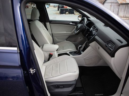 Used 2022 Volkswagen Tiguan SEL R-Line image 25