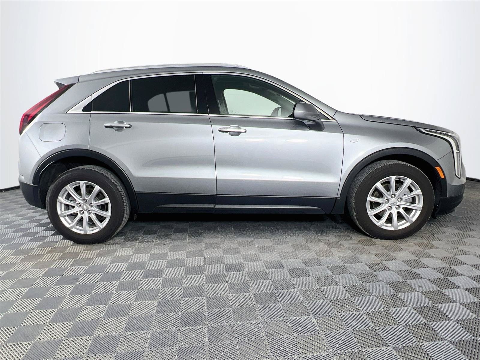 Used 2023 Cadillac XT4 Luxury w/ Cold Weather Package AWD/4WD image 7