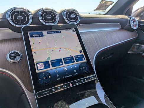 Used 2025 Mercedes-Benz GLC 350e GLC 350e image 12