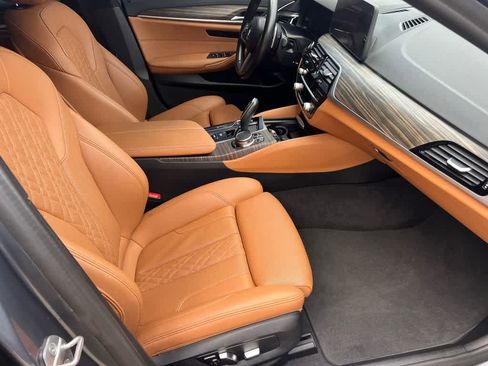 Used 2022 BMW 530i w/ M Sport Package RWD image 13