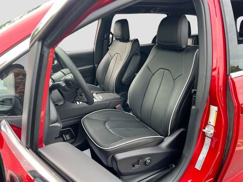 New 2027 Chrysler Pacifica Touring Plus FWD image 21