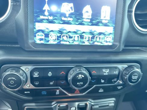 Used 2023 Jeep Wrangler Sahara w/ Cold Weather Group image 27