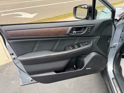 Used 2019 Subaru Outback 2.5i Limited w/ Popular Package #2 AWD/4WD image 9
