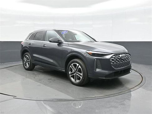 Certified 2025 Audi Q5 Premium w/ Convenience Package image 1