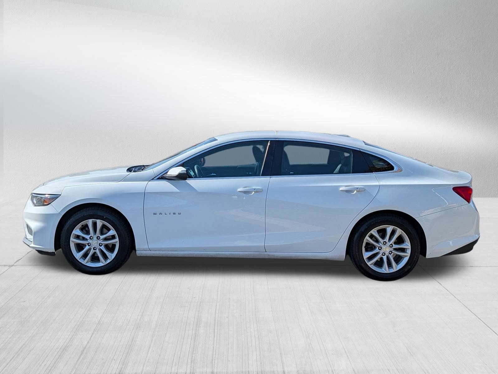 Used 2017 Chevrolet Malibu LT FWD image 4