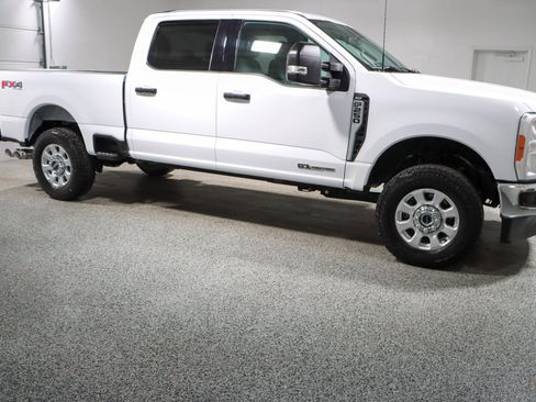 Used 2023 Ford F250 XLT w/ FX4 Off-Road Package AWD/4WD image 6
