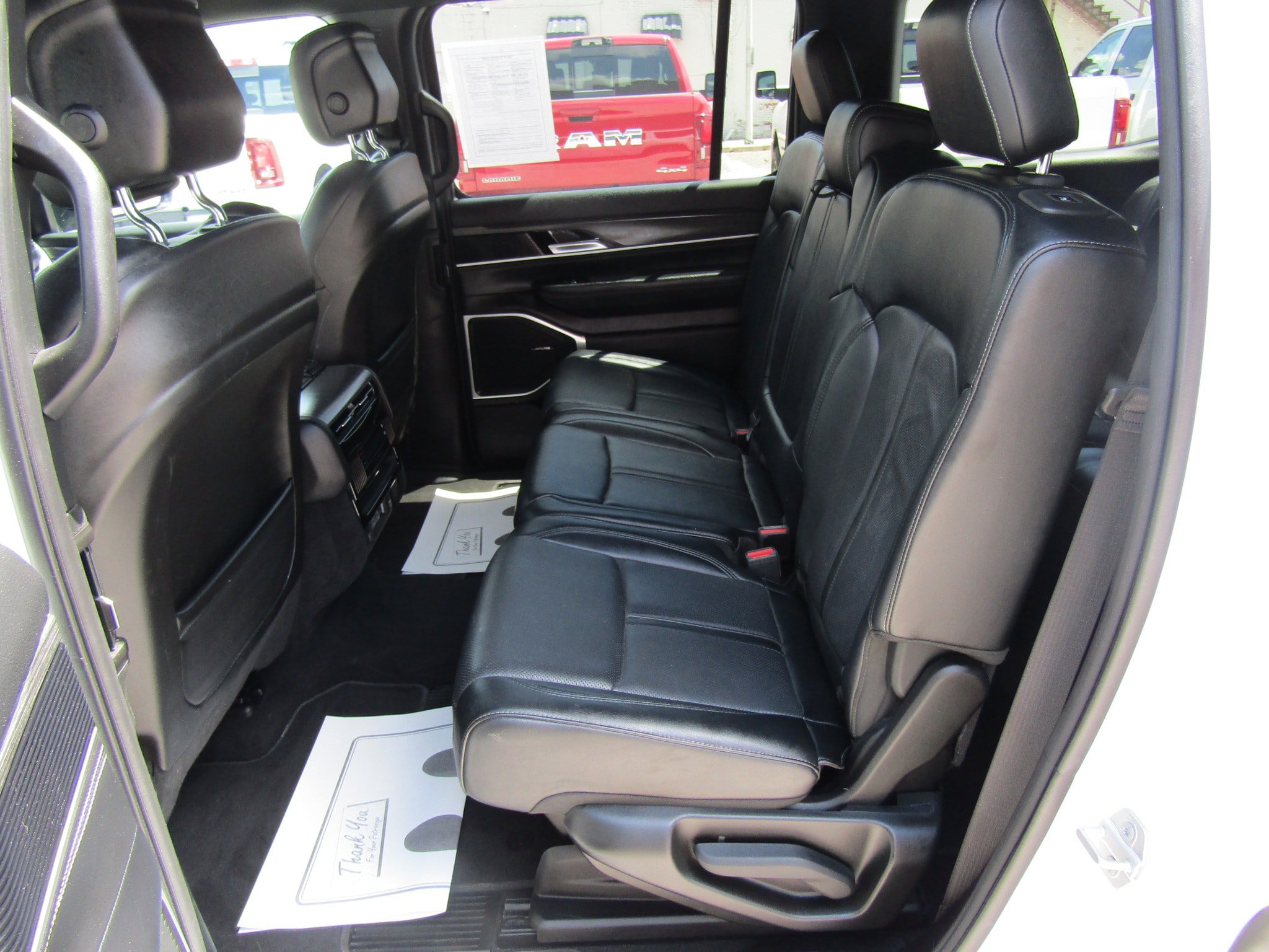Used 2024 Jeep Wagoneer Series II w/ Flexible Seating Group AWD/4WD image 15