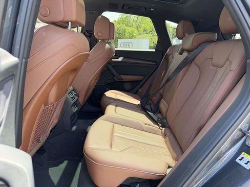 Used 2024 Audi Q5 2.0T Premium w/ Convenience Package AWD/4WD image 11