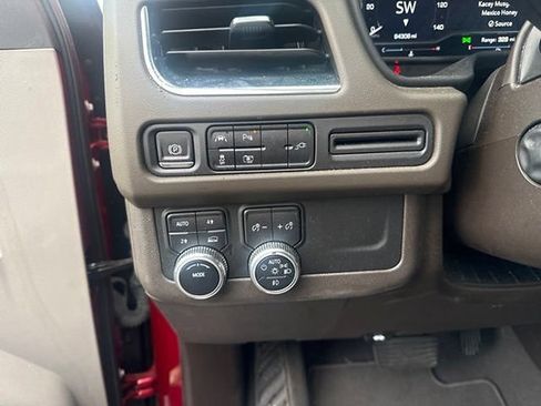 Used 2022 GMC Yukon XL SLT w/ SLT Luxury Package AWD/4WD image 16