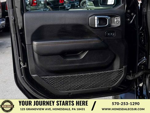 Used 2022 Jeep Wrangler Unlimited Sahara image 11